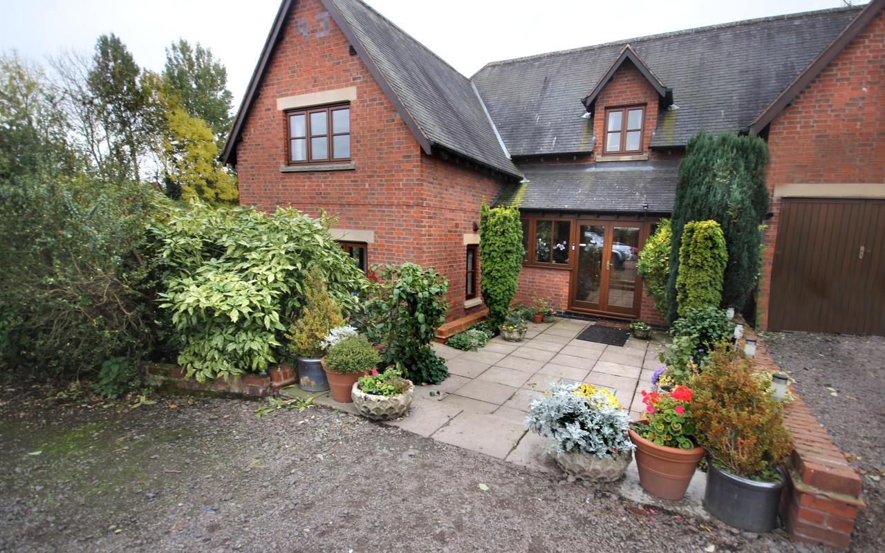 Castle Farmhouse Bed And Breakfast Glenfield Extérieur photo